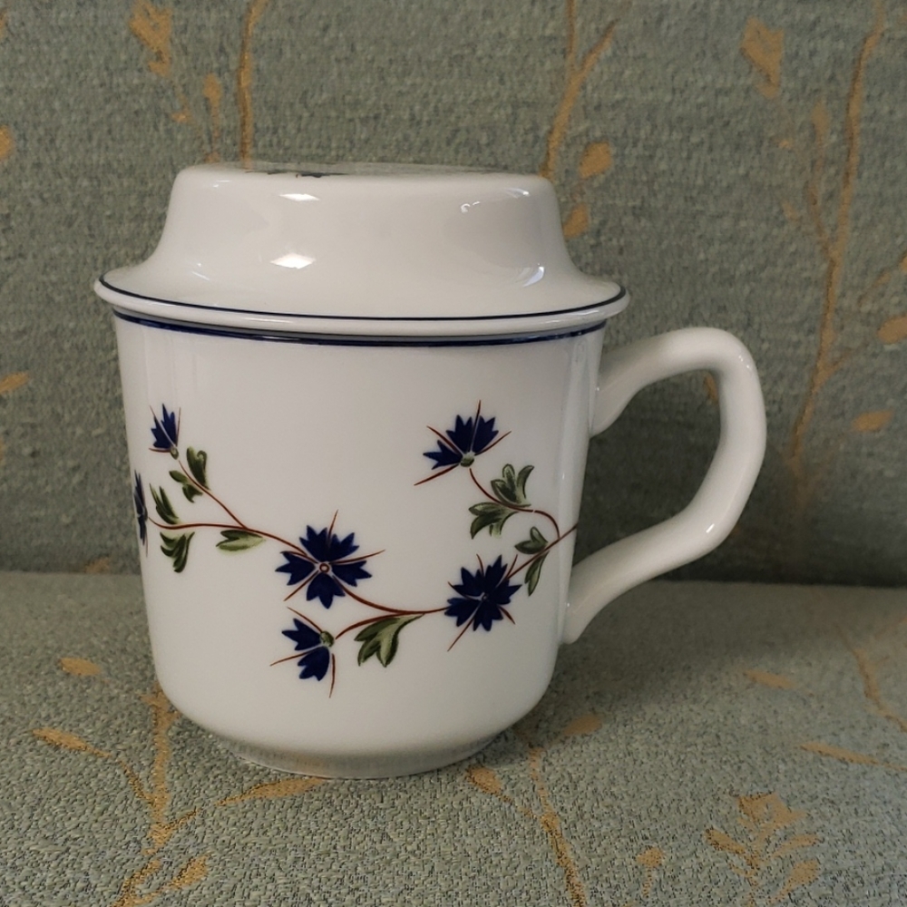 Teacup with lid